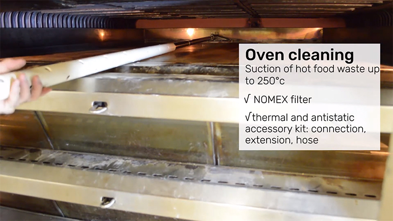 Vệ sinh lò nướng bằng máy hút bụi công nghiệp chịu nhiệt lên đến 250 độ C
