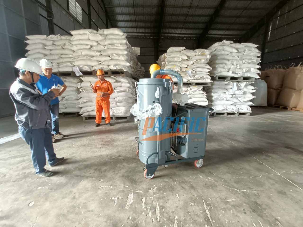 MÁY HÚT BỤI CÔNG NGHIỆP DELFIN DG70EXP