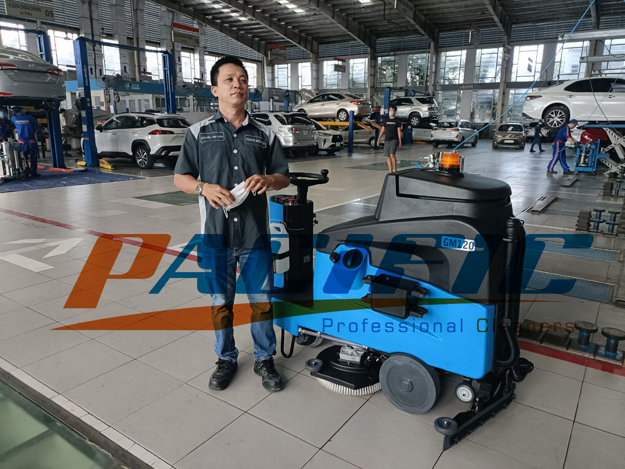 xe lau sàn ngồi lái